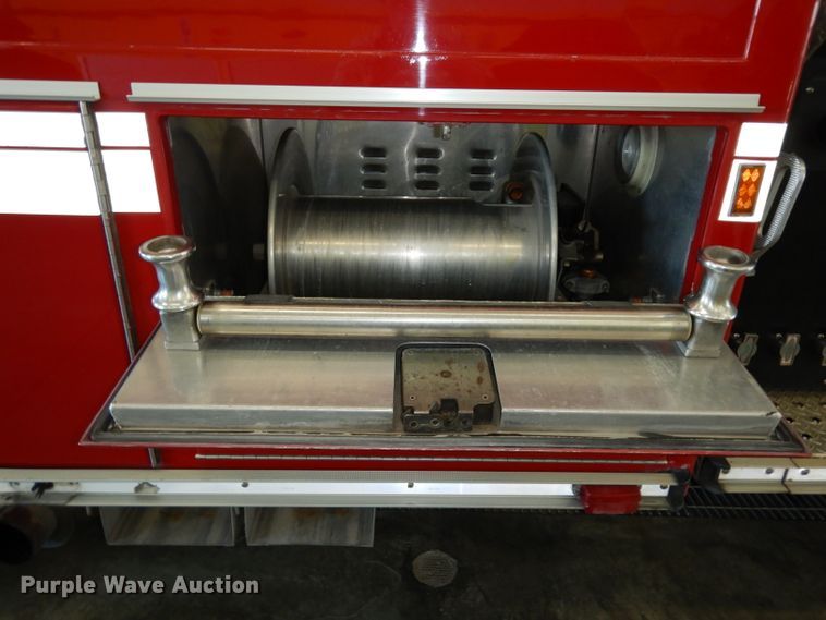 image for item DG6292 2001 E-one quint ladder fire truck