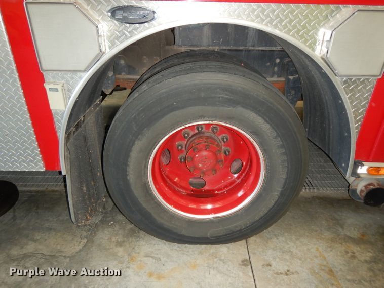 image for item DG6292 2001 E-one quint ladder fire truck