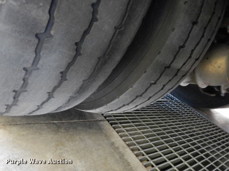 image for item DG6292 2001 E-one quint ladder fire truck