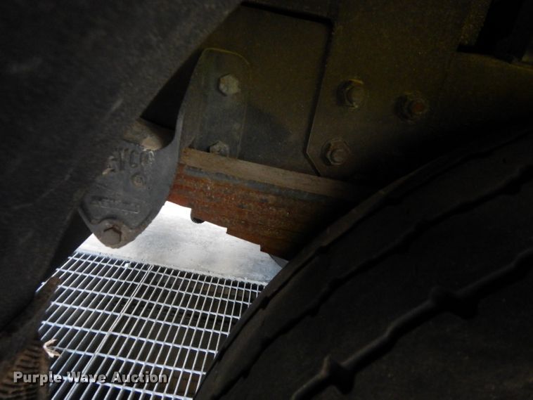 image for item DG6292 2001 E-one quint ladder fire truck