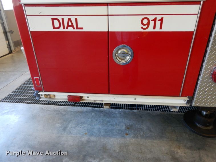 image for item DG6292 2001 E-one quint ladder fire truck