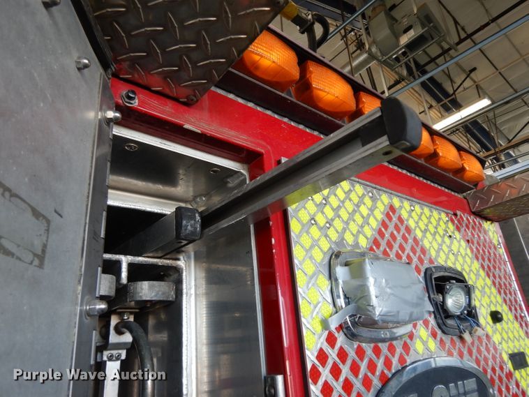 image for item DG6292 2001 E-one quint ladder fire truck