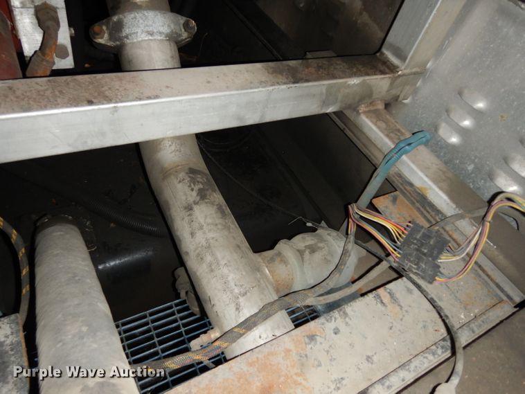 image for item DG6292 2001 E-one quint ladder fire truck