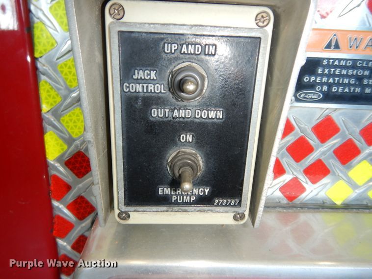 image for item DG6292 2001 E-one quint ladder fire truck