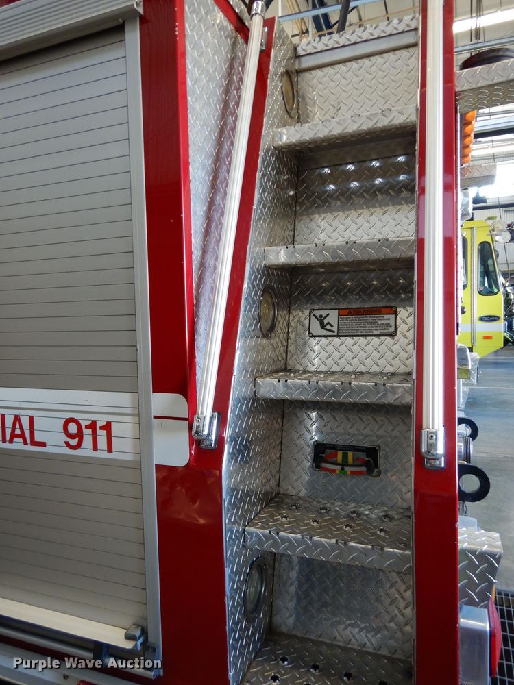 image for item DG6292 2001 E-one quint ladder fire truck