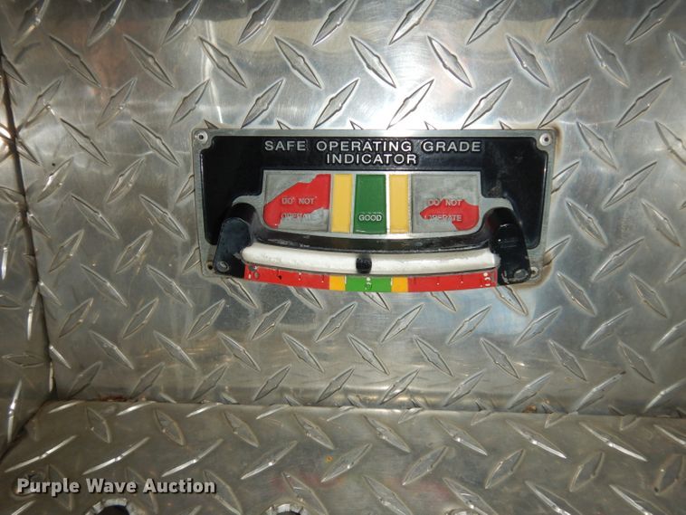 image for item DG6292 2001 E-one quint ladder fire truck