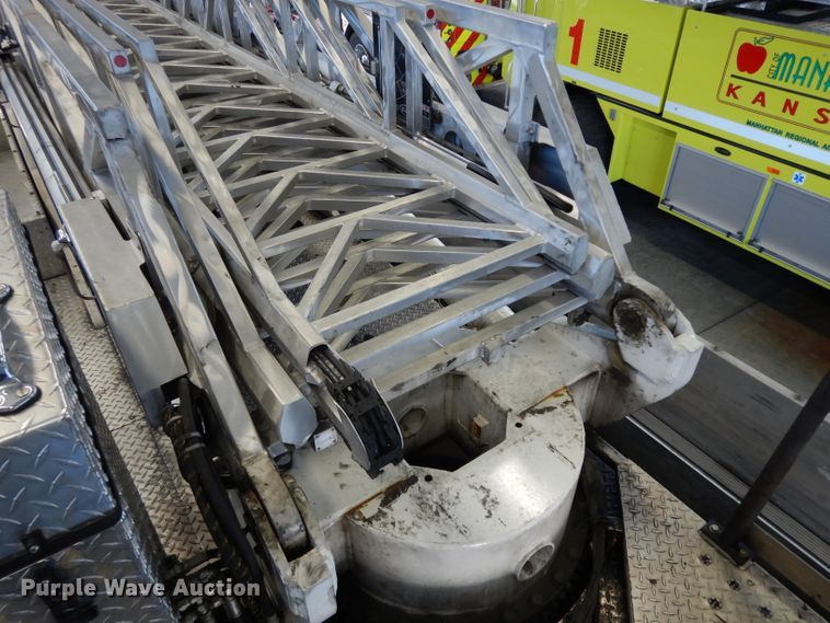 image for item DG6292 2001 E-one quint ladder fire truck