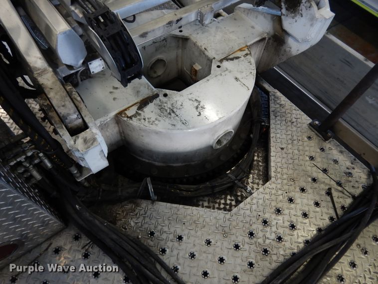 image for item DG6292 2001 E-one quint ladder fire truck