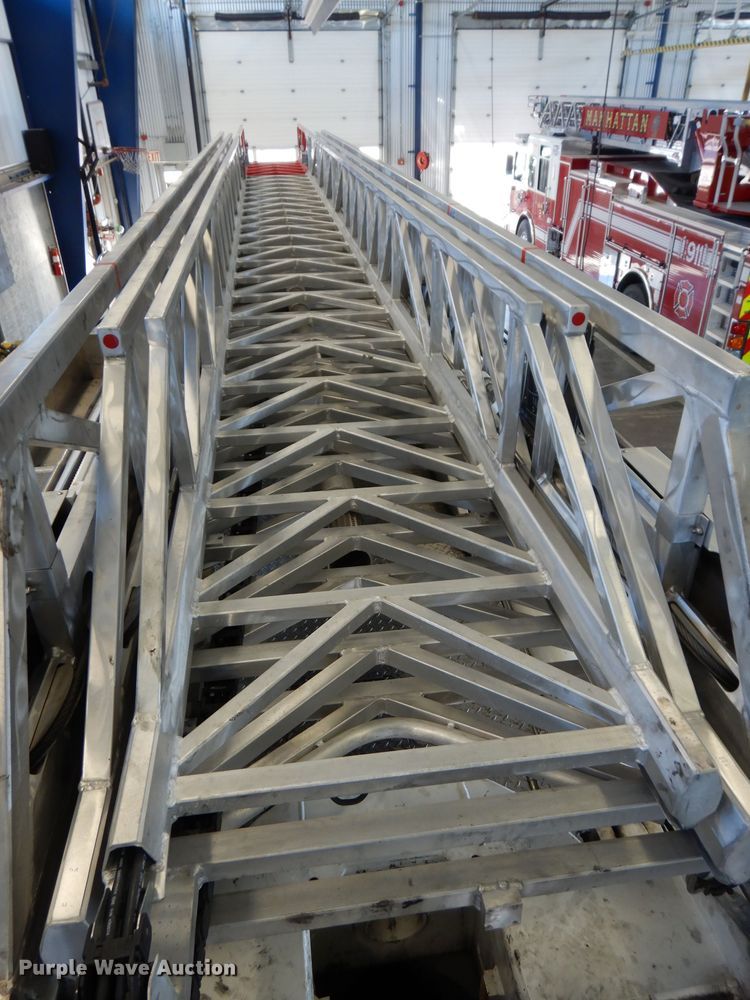 image for item DG6292 2001 E-one quint ladder fire truck