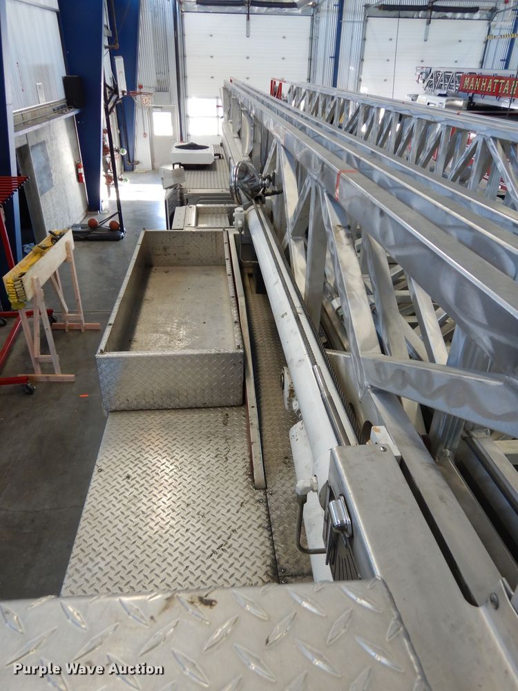 image for item DG6292 2001 E-one quint ladder fire truck