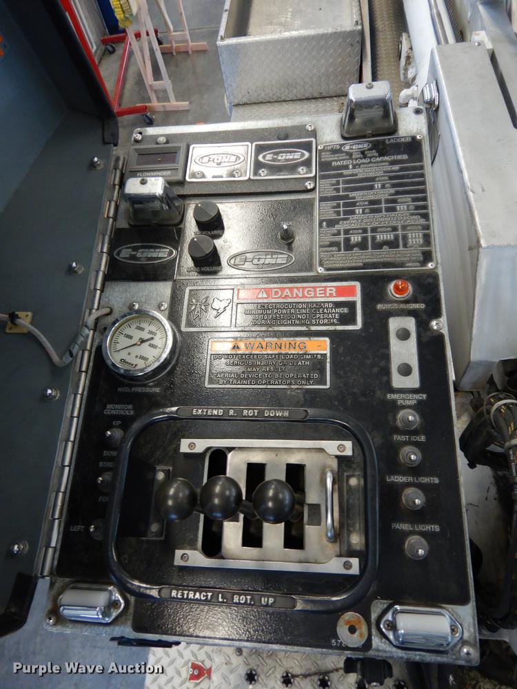 image for item DG6292 2001 E-one quint ladder fire truck