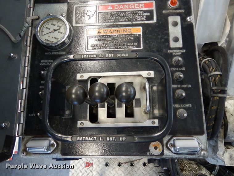 image for item DG6292 2001 E-one quint ladder fire truck