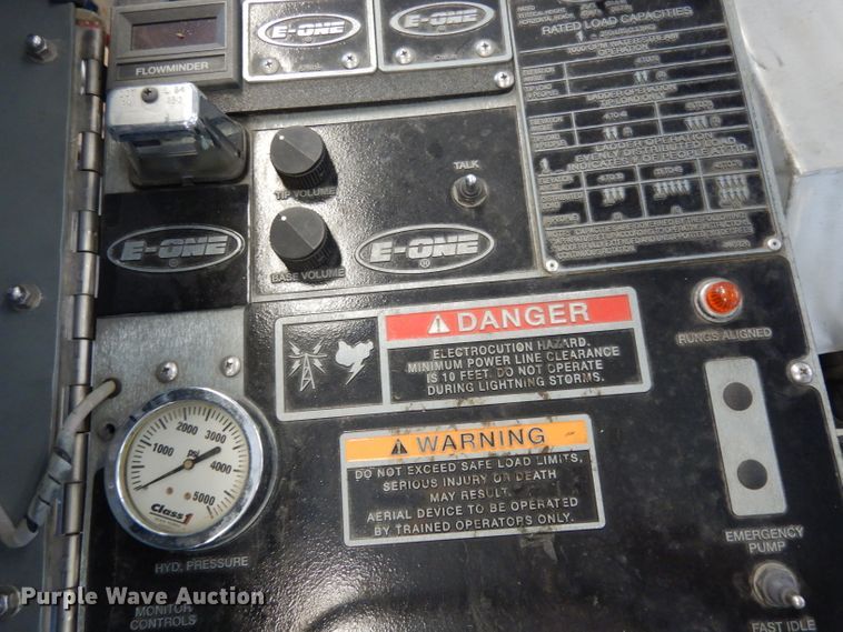 image for item DG6292 2001 E-one quint ladder fire truck