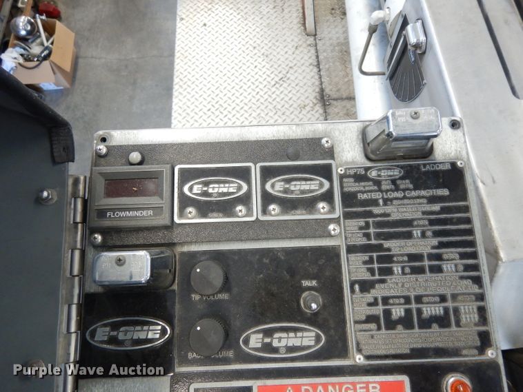 image for item DG6292 2001 E-one quint ladder fire truck