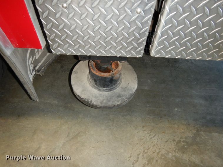 image for item DG6292 2001 E-one quint ladder fire truck