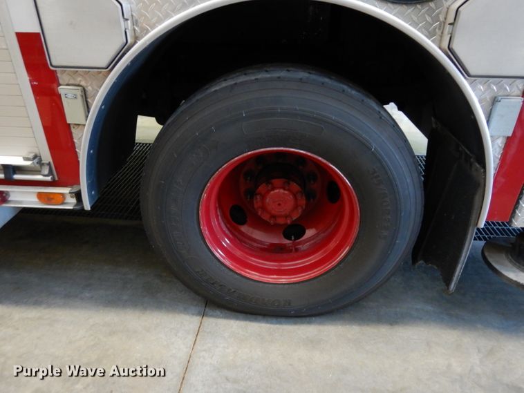 image for item DG6292 2001 E-one quint ladder fire truck