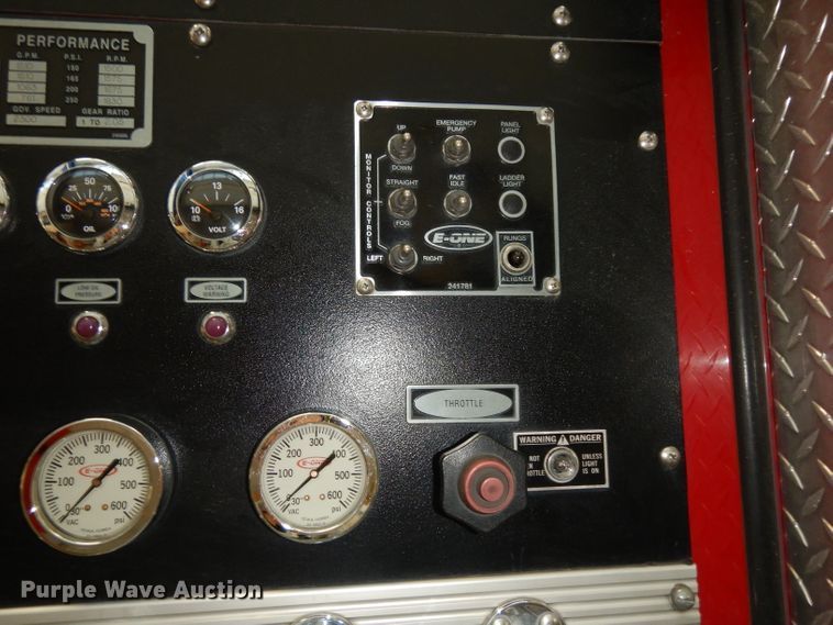 image for item DG6292 2001 E-one quint ladder fire truck