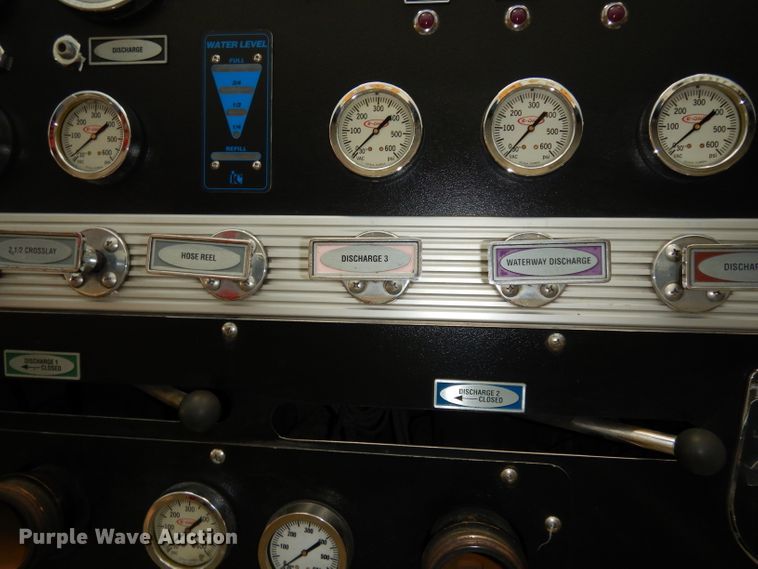 image for item DG6292 2001 E-one quint ladder fire truck