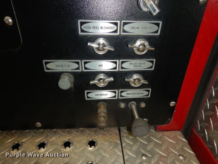 image for item DG6292 2001 E-one quint ladder fire truck