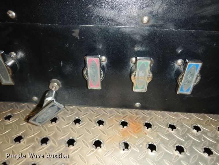 image for item DG6292 2001 E-one quint ladder fire truck