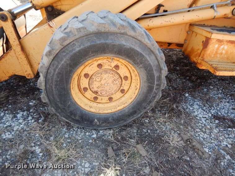 image for item DG6300 Ford 675D backhoe