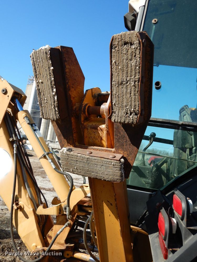 image for item DG6300 Ford 675D backhoe