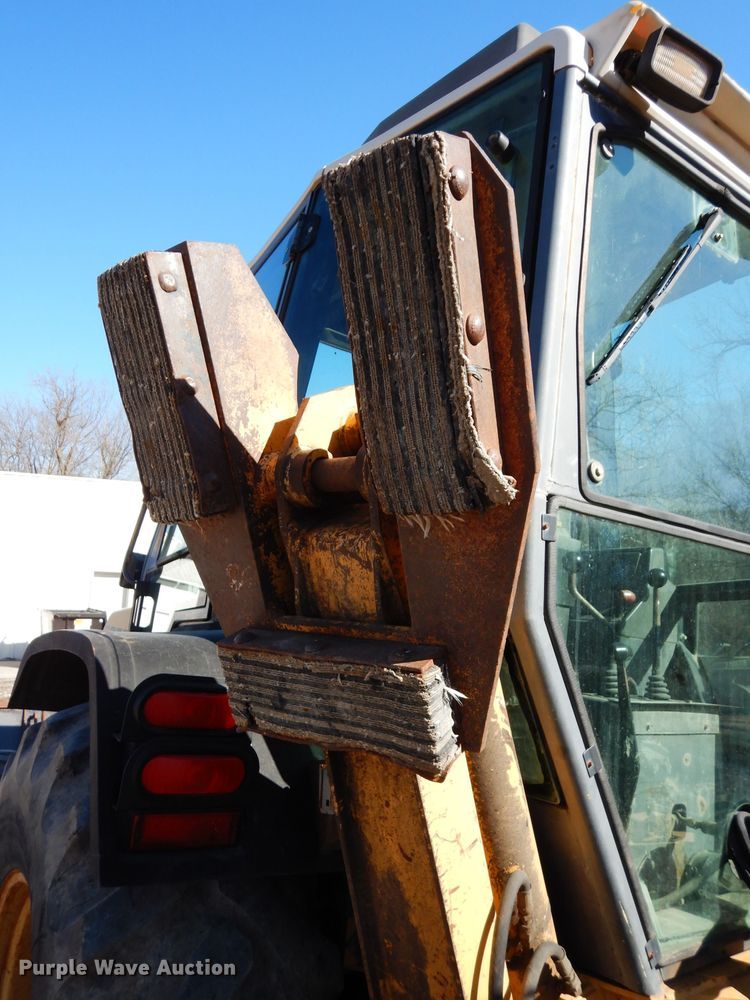 image for item DG6300 Ford 675D backhoe