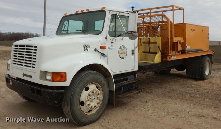 image for item DG6332 1998 International 4700 sign truck