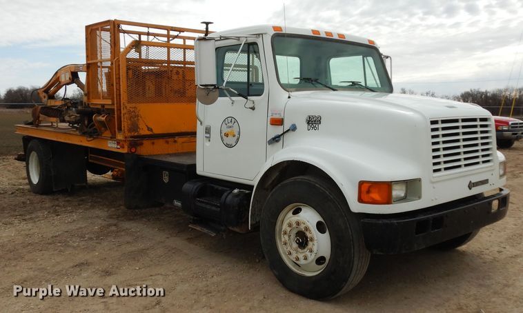 image for item DG6332 1998 International 4700 sign truck