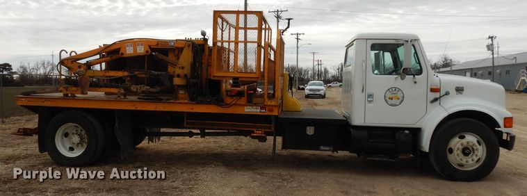 image for item DG6332 1998 International 4700 sign truck