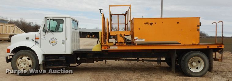 image for item DG6332 1998 International 4700 sign truck