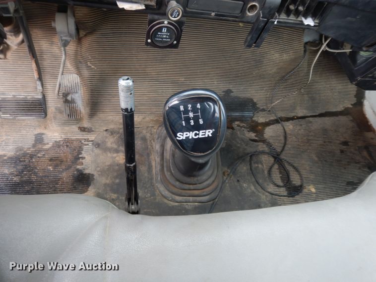 image for item DG6332 1998 International 4700 sign truck