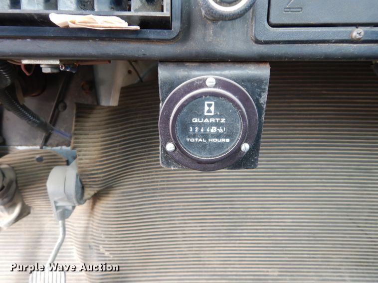 image for item DG6332 1998 International 4700 sign truck