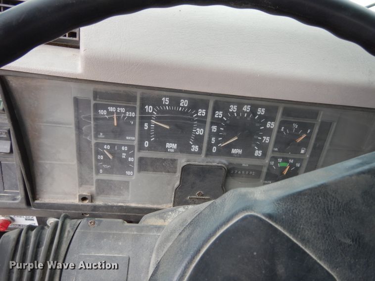 image for item DG6332 1998 International 4700 sign truck