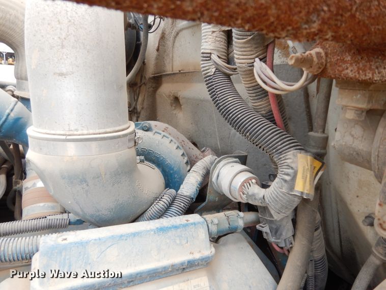 image for item DG6332 1998 International 4700 sign truck