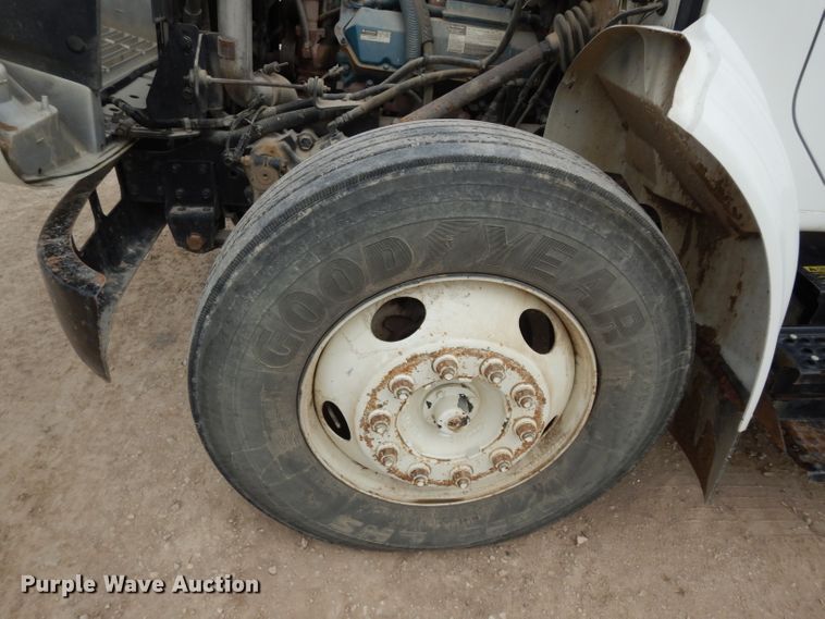 image for item DG6332 1998 International 4700 sign truck