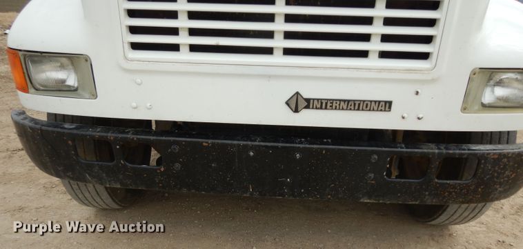 image for item DG6332 1998 International 4700 sign truck