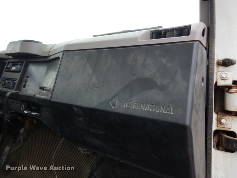 image for item DG6332 1998 International 4700 sign truck