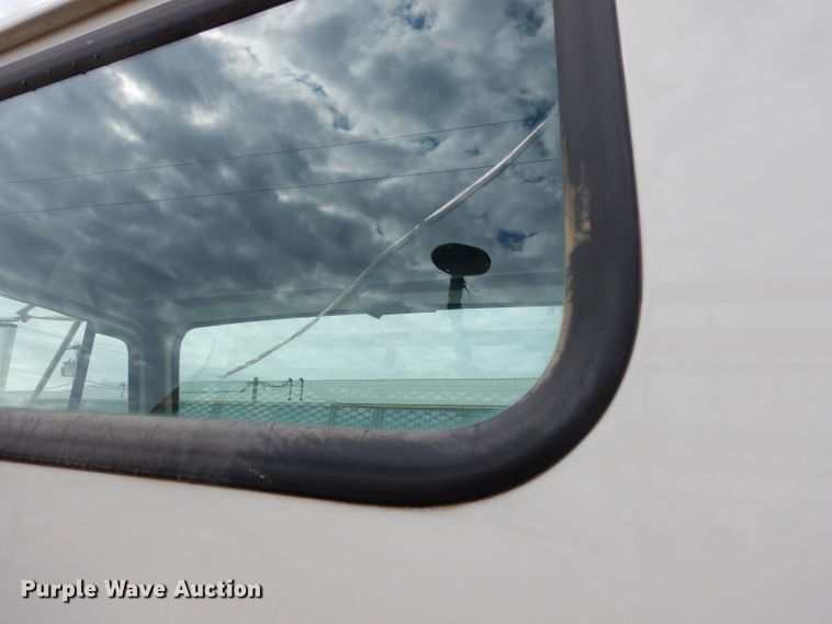 image for item DG6332 1998 International 4700 sign truck