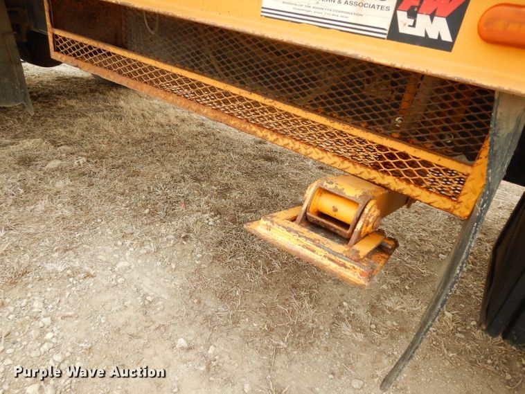 image for item DG6332 1998 International 4700 sign truck