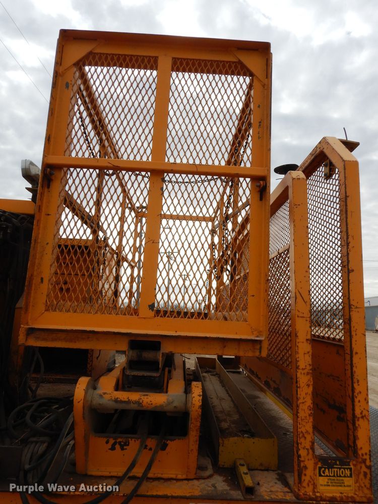 image for item DG6332 1998 International 4700 sign truck