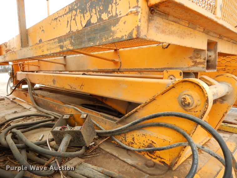 image for item DG6332 1998 International 4700 sign truck