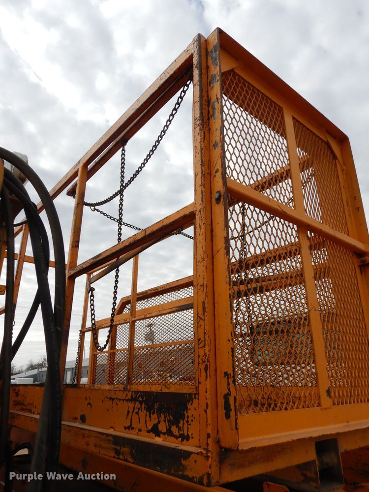 image for item DG6332 1998 International 4700 sign truck