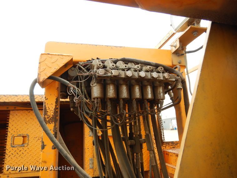 image for item DG6332 1998 International 4700 sign truck