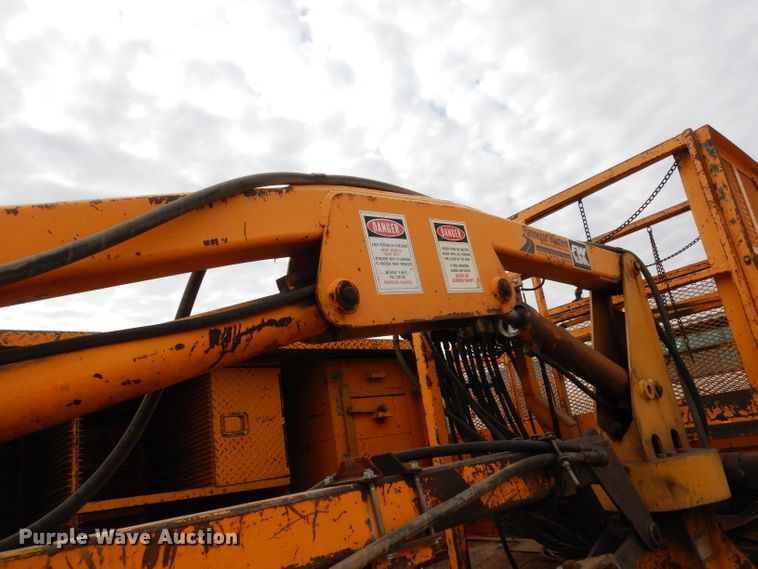 image for item DG6332 1998 International 4700 sign truck