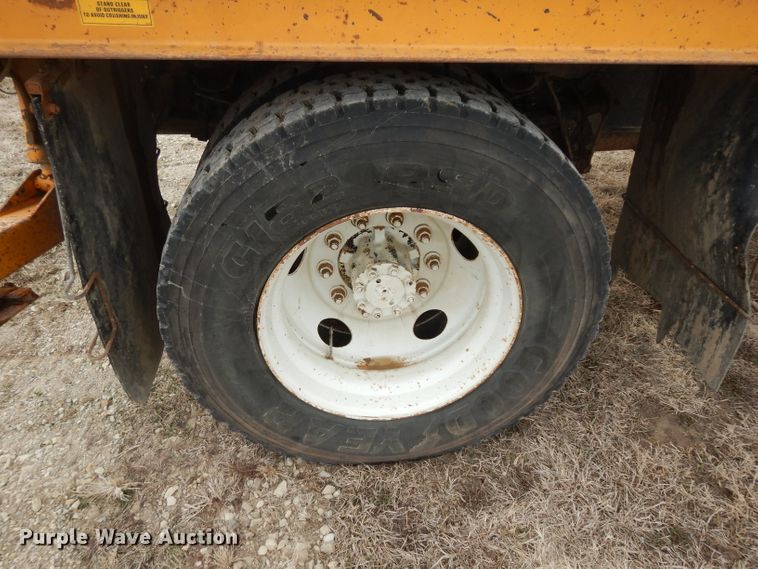 image for item DG6332 1998 International 4700 sign truck