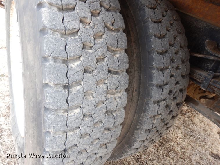 image for item DG6332 1998 International 4700 sign truck