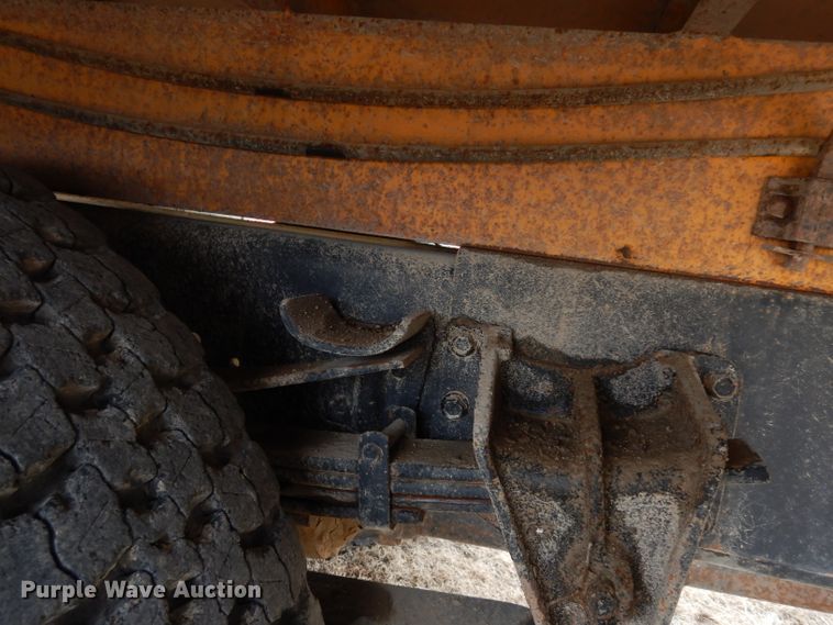 image for item DG6332 1998 International 4700 sign truck