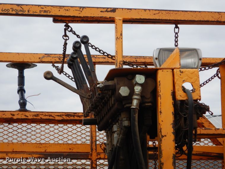 image for item DG6332 1998 International 4700 sign truck