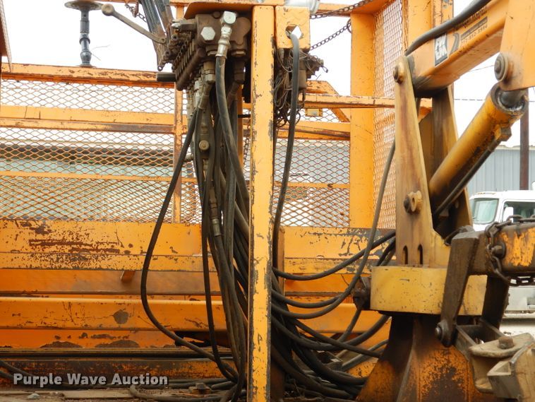 image for item DG6332 1998 International 4700 sign truck